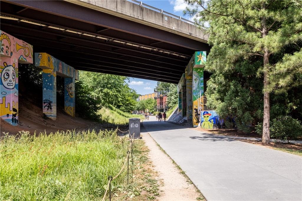 1 bedroom, 1 bathroom, 737 sq ft condominium for sale at 870 Inman Village Parkway 204, Atlanta, GA 30307 — photo 4