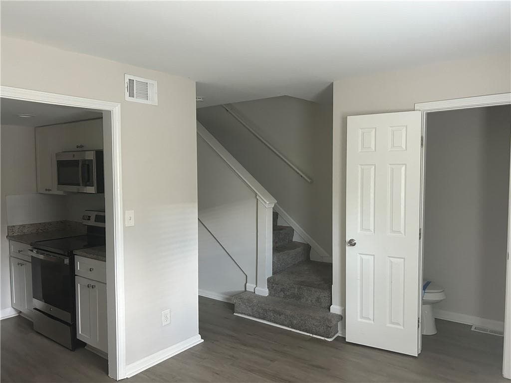 2 bedroom, 3 bathroom, 1,728 sq ft townhouse for sale at 2604 Campbellton Road 2D, Atlanta, GA 30311 — photo 3