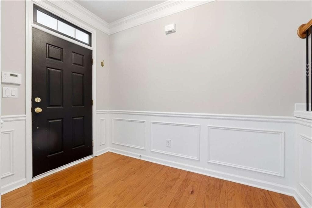 3 bedroom, 4 bathroom, 2,679 sq ft townhouse for sale at 10464 Holliwell Court, Duluth, GA 30097 — photo 2