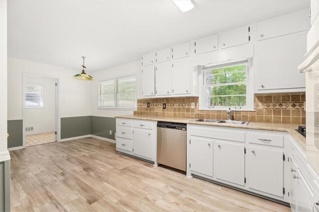 3 bedroom, 2 bathroom, 1,798 sq ft single family residence for sale at 1267 Sycamore Drive, Lilburn, GA 30047 — photo 8