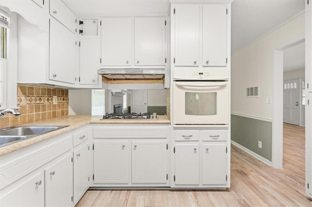3 bedroom, 2 bathroom, 1,798 sq ft single family residence for sale at 1267 Sycamore Drive, Lilburn, GA 30047 — photo 9