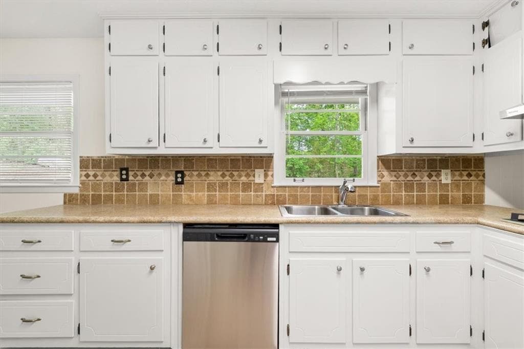 3 bedroom, 2 bathroom, 1,798 sq ft single family residence for sale at 1267 Sycamore Drive, Lilburn, GA 30047 — photo 10