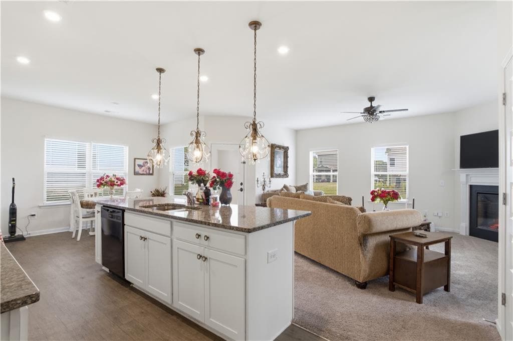 4 bedroom, 3 bathroom, 2,031 sq ft single family residence for sale at 113 Waterside Drive, Calhoun, GA 30701 — photo 2