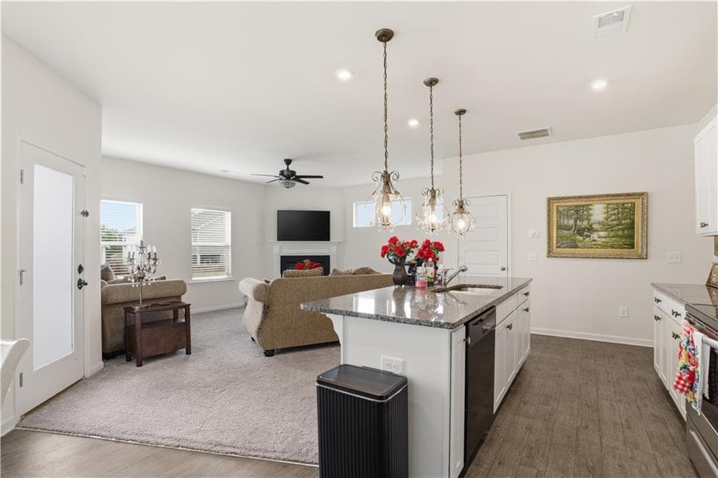 4 bedroom, 3 bathroom, 2,031 sq ft single family residence for sale at 113 Waterside Drive, Calhoun, GA 30701 — photo 8