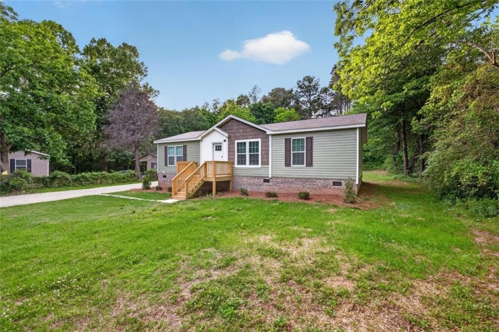 3 bedroom, 2 bathroom, 1,248 sq ft single family residence under contract at 741 Thompson Lane, Loganville, GA 30052 — photo 3