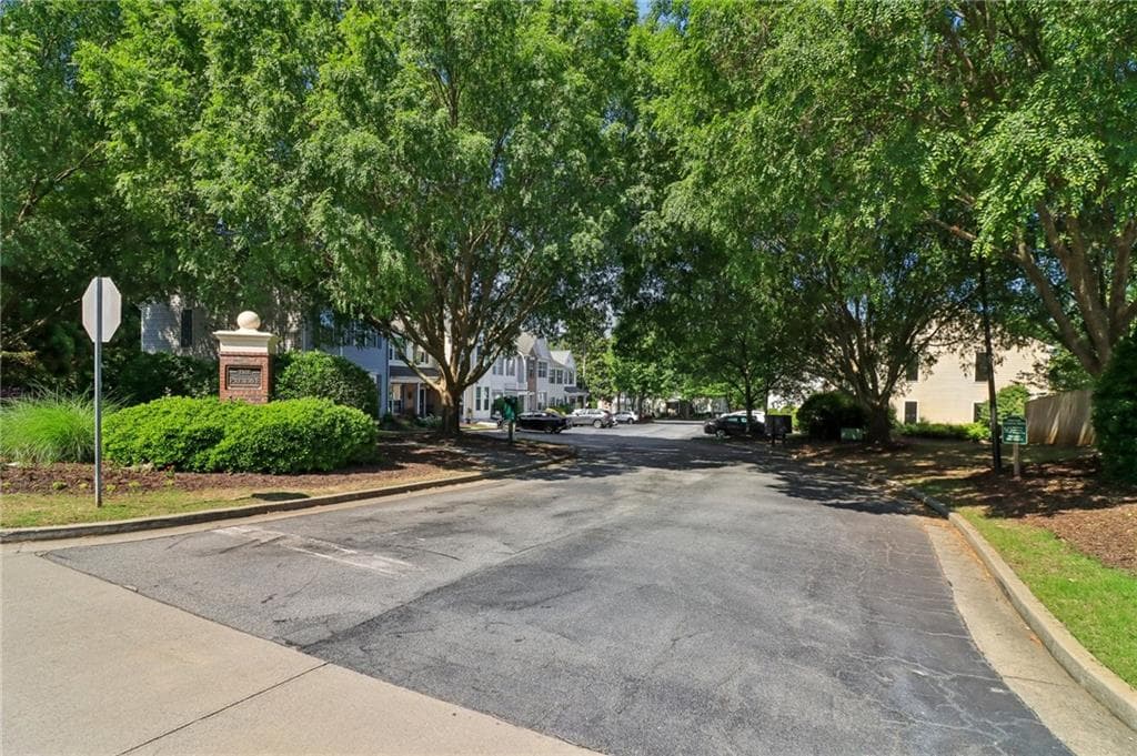 3 bedroom, 3 bathroom, 1,370 sq ft townhouse for sale at 10900 Wittenridge Drive A6, Alpharetta, GA 30022 — photo 3