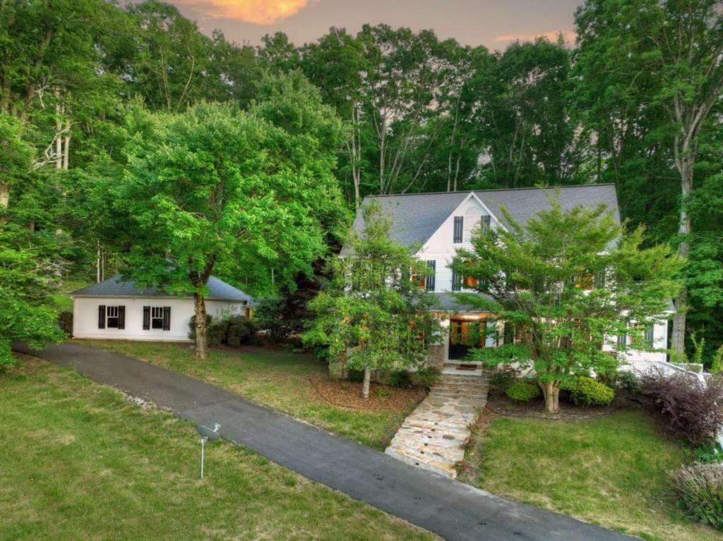 5 bedroom, 5 bathroom, 5,088 sq ft single family residence for sale at 247 Craigtown Road, Ellijay, GA 30540 — photo 4