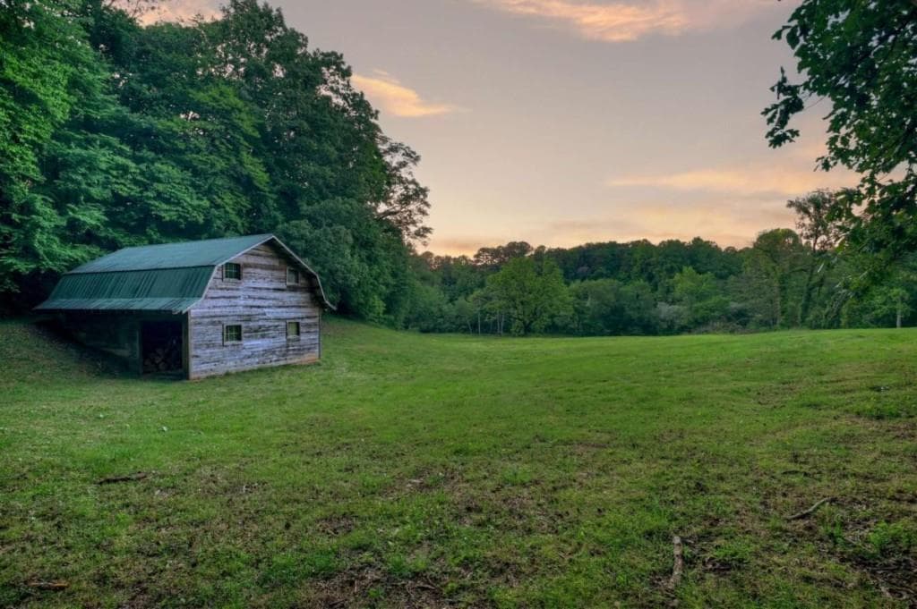 5 bedroom, 5 bathroom, 5,088 sq ft single family residence for sale at 247 Craigtown Road, Ellijay, GA 30540 — photo 6