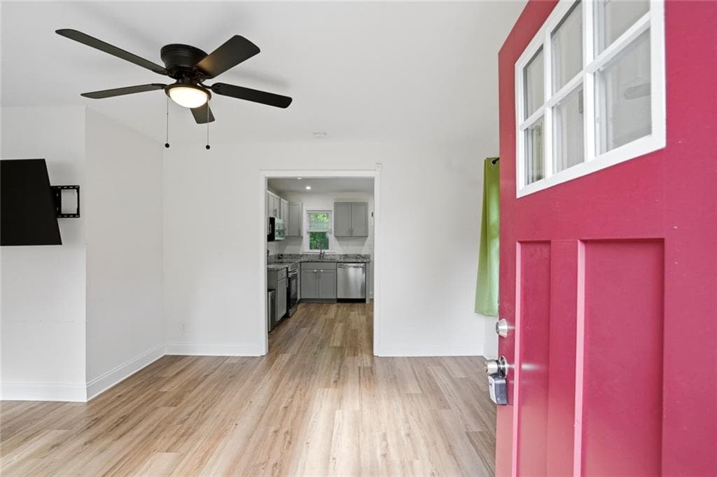 3 bedroom, 2 bathroom, 1,044 sq ft single family residence for sale at 320 Camfield Court, Atlanta, GA 30310 — photo 5