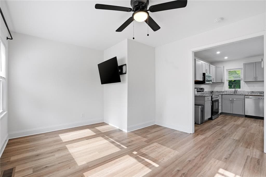3 bedroom, 2 bathroom, 1,044 sq ft single family residence for sale at 320 Camfield Court, Atlanta, GA 30310 — photo 6