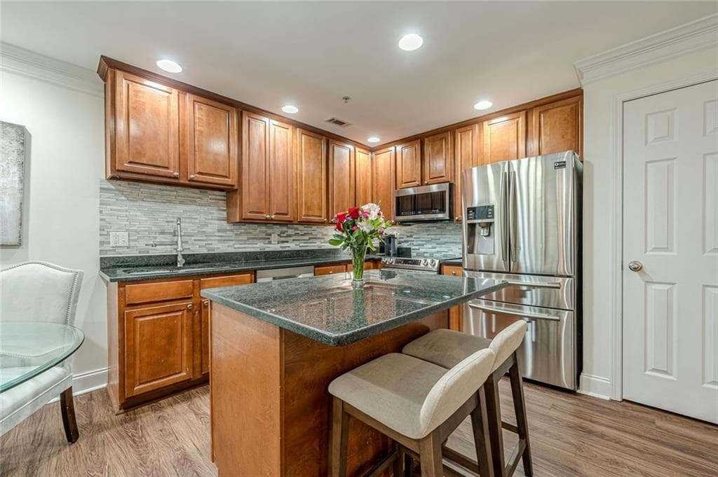 2 bedroom, 2 bathroom, 1,151 sq ft condominium for sale at 508 Madison Court, Smyrna, GA 30080 — photo 3