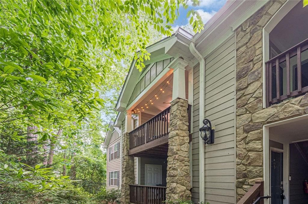 2 bedroom, 2 bathroom, 1,151 sq ft condominium for sale at 508 Madison Court, Smyrna, GA 30080 — photo 1 of 30