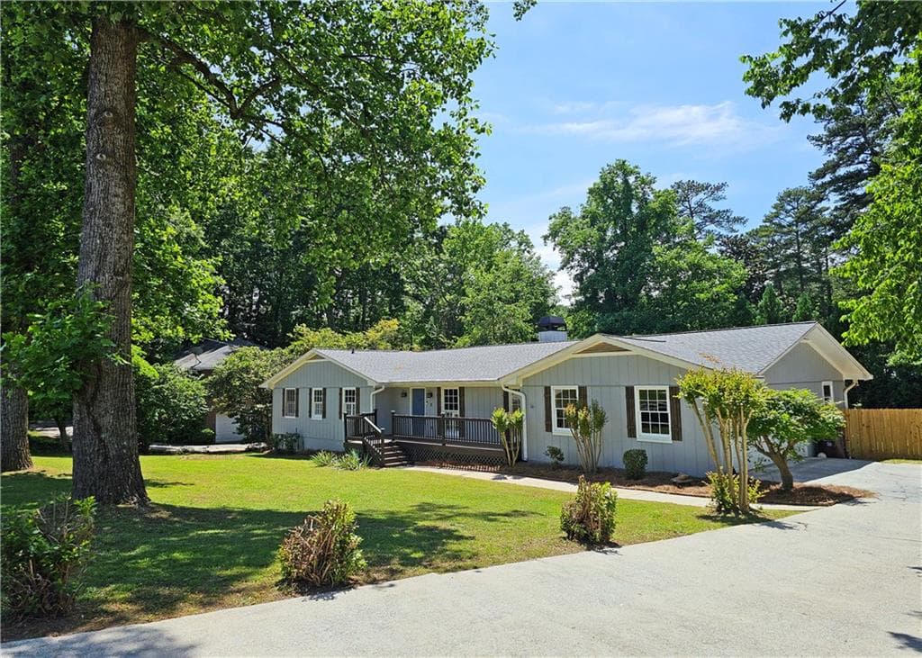 4 bedroom, 2 bathroom, 2,178 sq ft single family residence sold at 260 E Valley Drive, Marietta, GA 30068