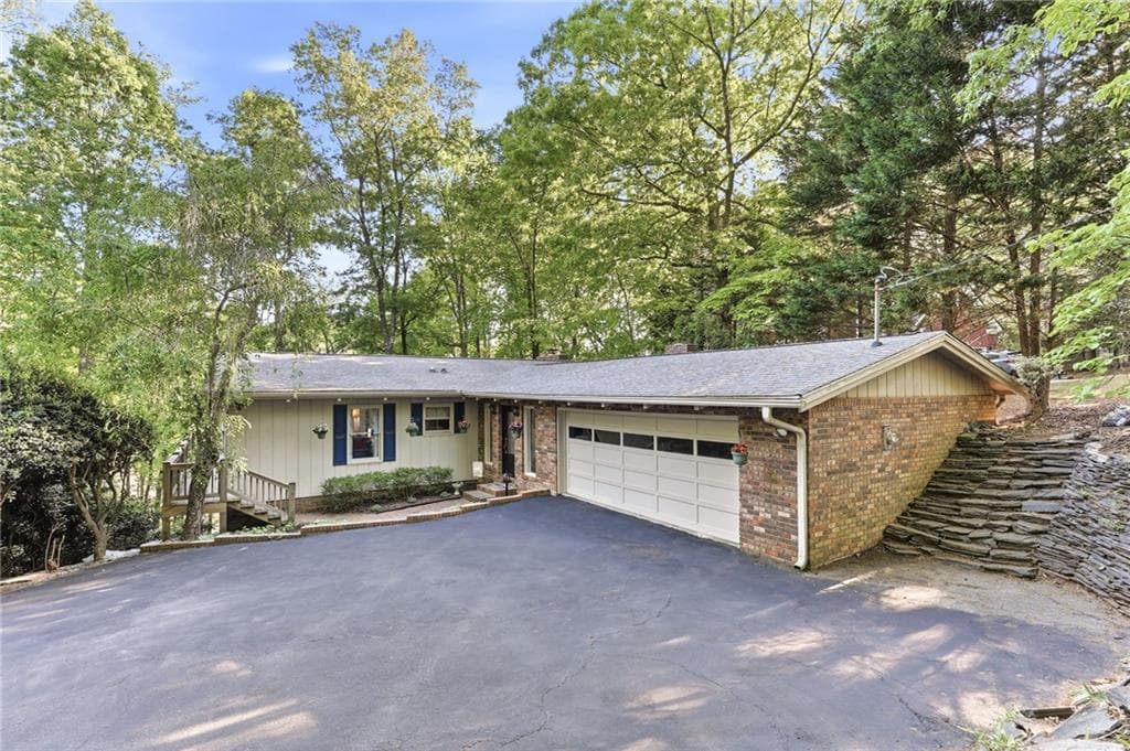 3 bedroom, 4 bathroom, 3,832 sq ft single family residence under contract at 7835 Chinquapin Lane, Cumming, GA 30041 — photo 4