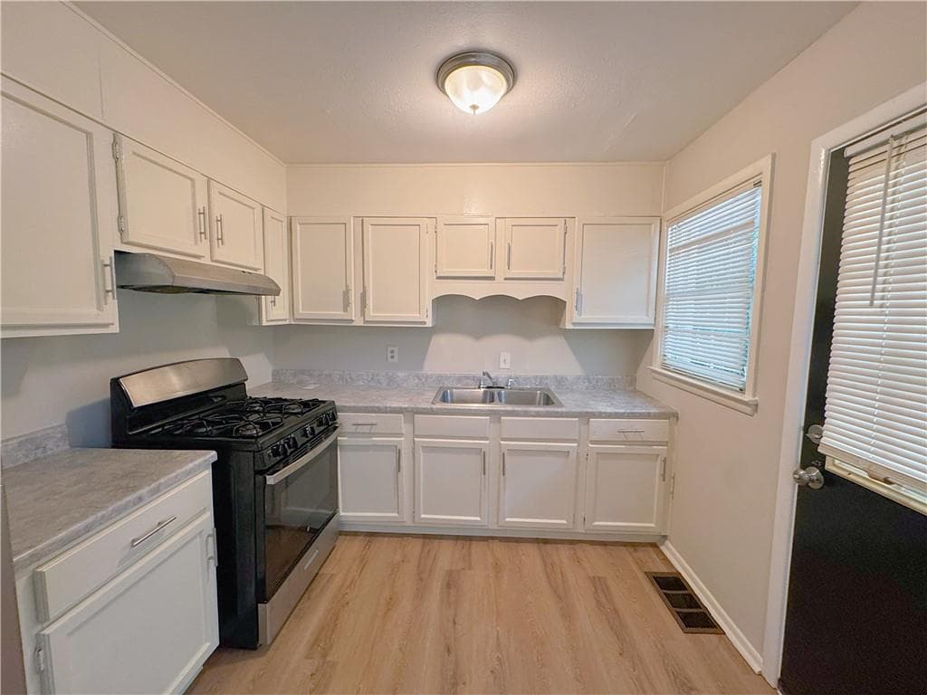 3 bedroom, 2 bathroom, 1,100 sq ft single family residence for sale at 634 Currie Drive, Forest Park, GA 30297 — photo 8
