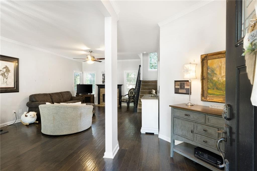 4 bedroom, 3 bathroom, 1,988 sq ft single family residence under contract at 502 Huntgate Road, Woodstock, GA 30189 — photo 4