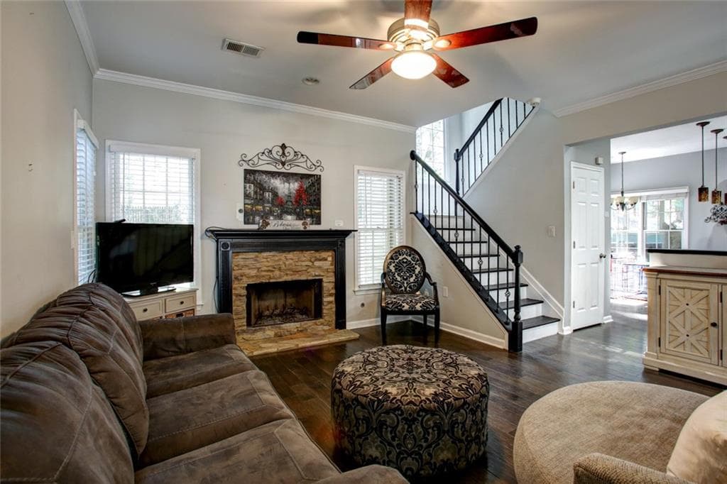 4 bedroom, 3 bathroom, 1,988 sq ft single family residence under contract at 502 Huntgate Road, Woodstock, GA 30189 — photo 8