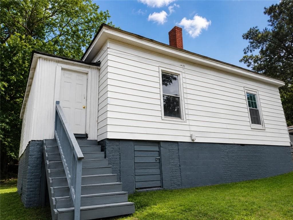 2 bedroom, 2 bathroom, 1,086 sq ft single family residence for sale at 8 Spruce Street, Porterdale, GA 30014 — photo 3