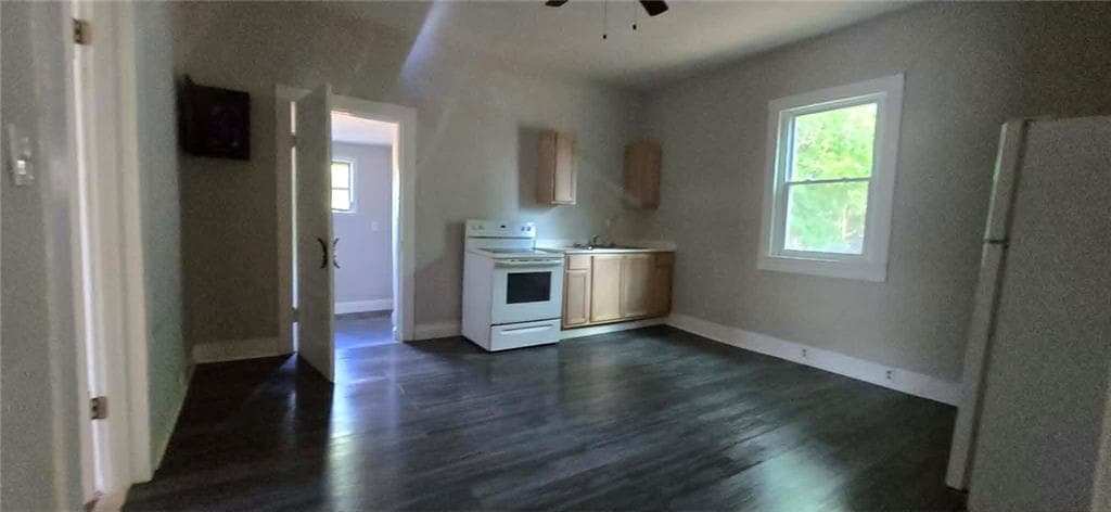 2 bedroom, 2 bathroom, 1,086 sq ft single family residence for sale at 8 Spruce Street, Porterdale, GA 30014 — photo 4