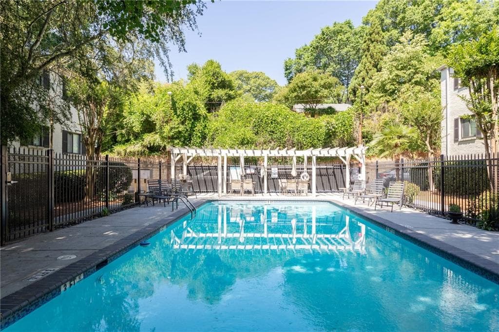 1 bedroom, 1 bathroom, 750 sq ft condominium under contract at 870 Glendale Terrace 3, Atlanta, GA 30308 — photo 2
