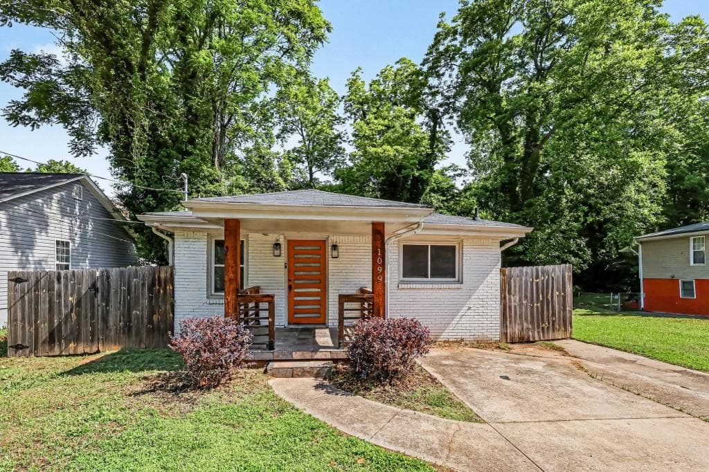 3 bedroom, 1 bathroom, 1,050 sq ft single family residence sold at 1099 Harwell Street, Atlanta, GA 30314