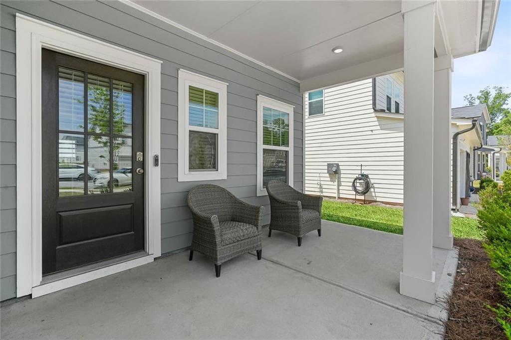 4 bedroom, 3 bathroom, 1,869 sq ft single family residence for sale at 2313 Hedgeview Road, Conyers, GA 30094 — photo 4