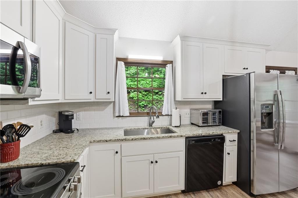 4 bedroom, 3 bathroom, 2,408 sq ft single family residence for sale at 15 Mississippi Lane, Tiger, GA 30576 — photo 6