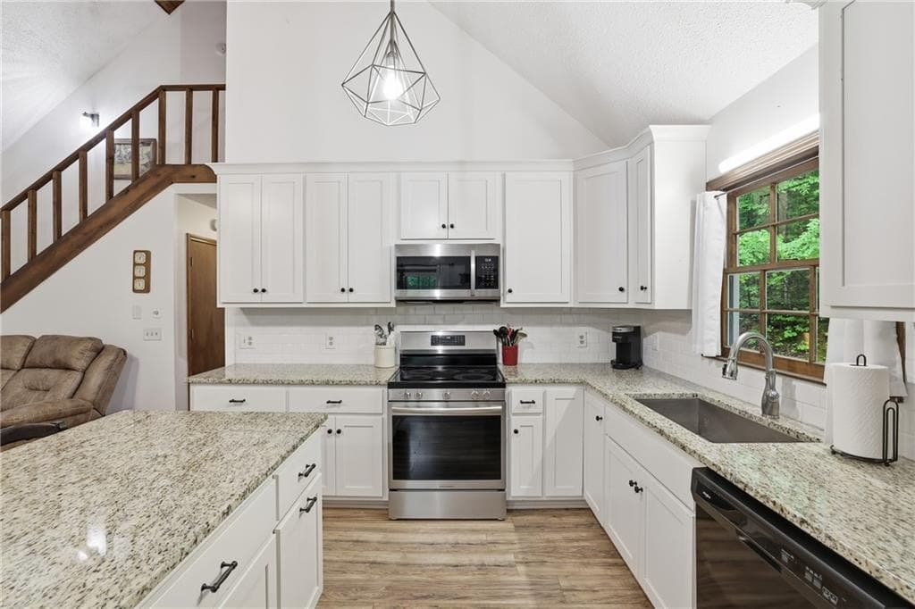 4 bedroom, 3 bathroom, 2,408 sq ft single family residence for sale at 15 Mississippi Lane, Tiger, GA 30576 — photo 7