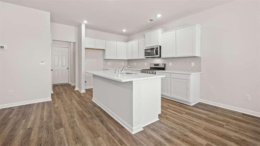 3 bedroom, 3 bathroom single family residence under contract at 104 Oakchase Park Lane, Hampton, GA 30228 — photo 8