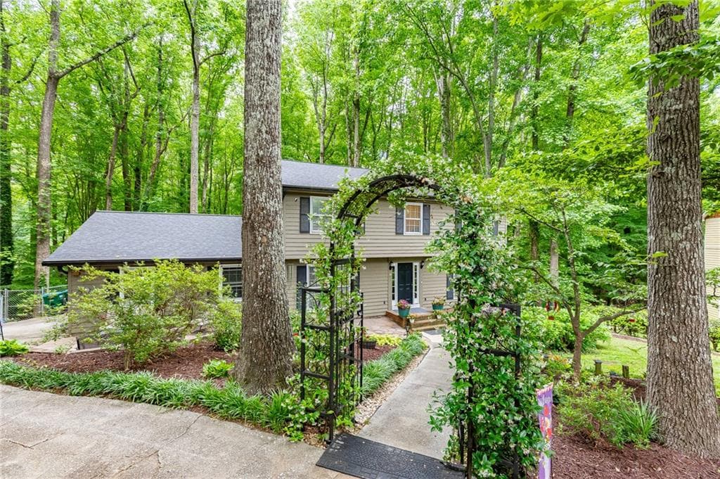 4 bedroom, 4 bathroom, 3,345 sq ft single family residence for sale at 3672 Stonelake Court, Lilburn, GA 30047 — photo 2