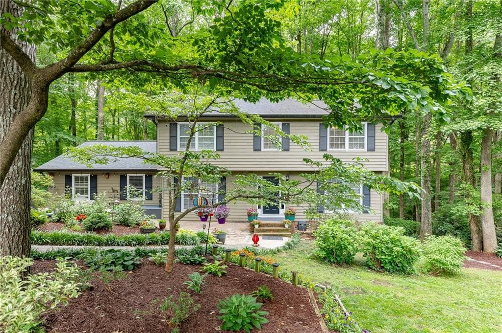 4 bedroom, 4 bathroom, 3,345 sq ft single family residence for sale at 3672 Stonelake Court, Lilburn, GA 30047 — photo 3