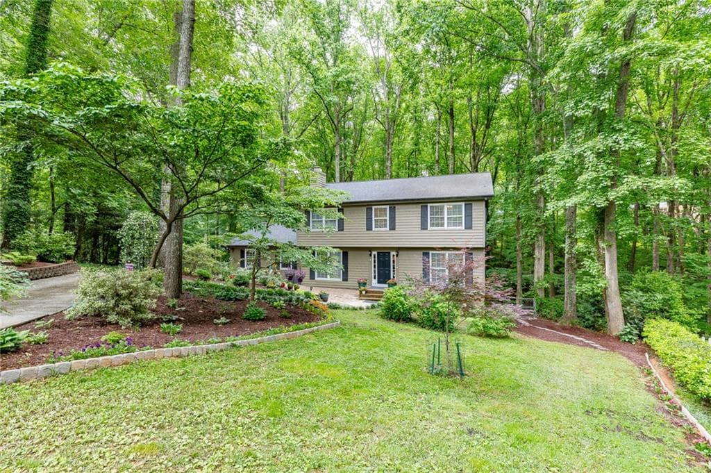 4 bedroom, 4 bathroom, 3,345 sq ft single family residence for sale at 3672 Stonelake Court, Lilburn, GA 30047 — photo 4
