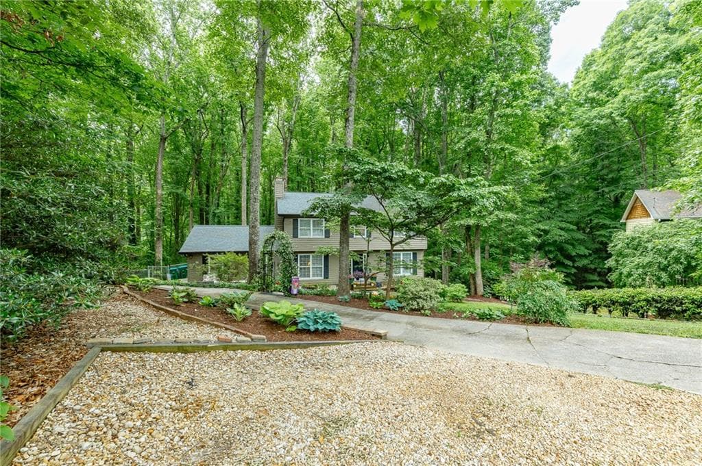 4 bedroom, 4 bathroom, 3,345 sq ft single family residence for sale at 3672 Stonelake Court, Lilburn, GA 30047 — photo 5