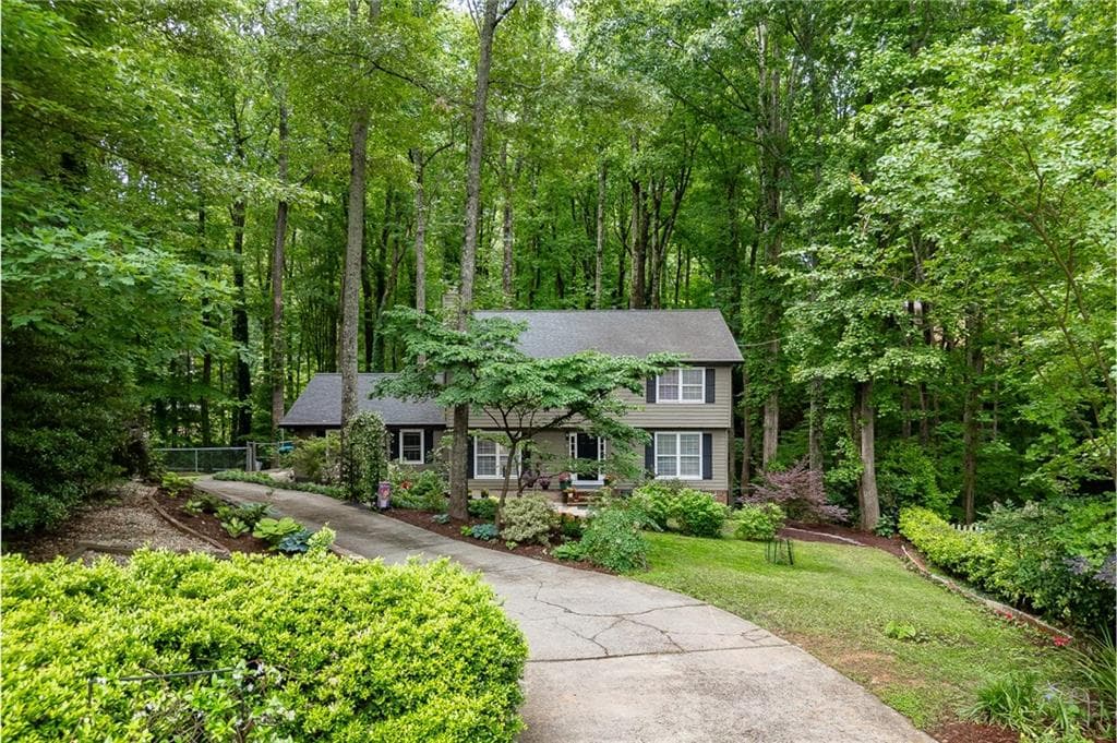 4 bedroom, 4 bathroom, 3,345 sq ft single family residence for sale at 3672 Stonelake Court, Lilburn, GA 30047 — photo 6