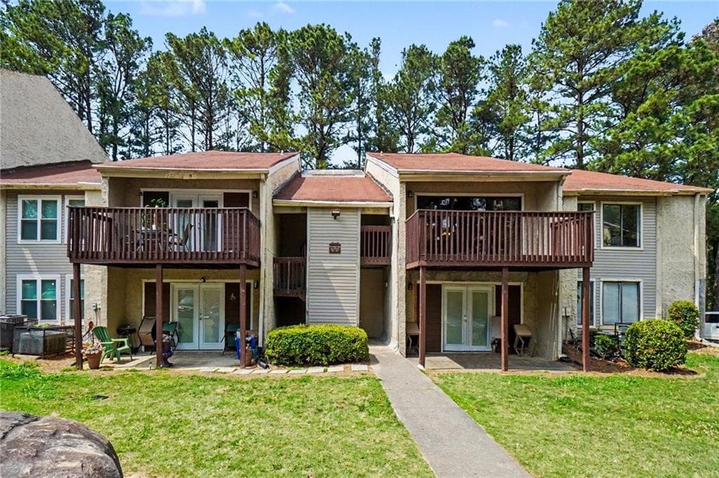 2 bedroom, 2 bathroom, 1,148 sq ft condominium under contract at 3575 Oakvale Road 907, Decatur, GA 30034