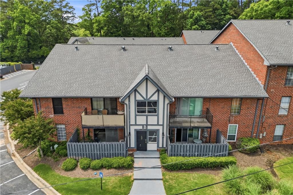 1 bedroom, 1 bathroom, 797 sq ft condominium for sale at 6851 Roswell Road B3, Atlanta, GA 30328