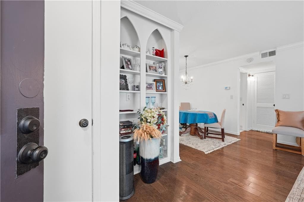 1 bedroom, 1 bathroom, 797 sq ft condominium for sale at 6851 Roswell Road B3, Atlanta, GA 30328 — photo 3