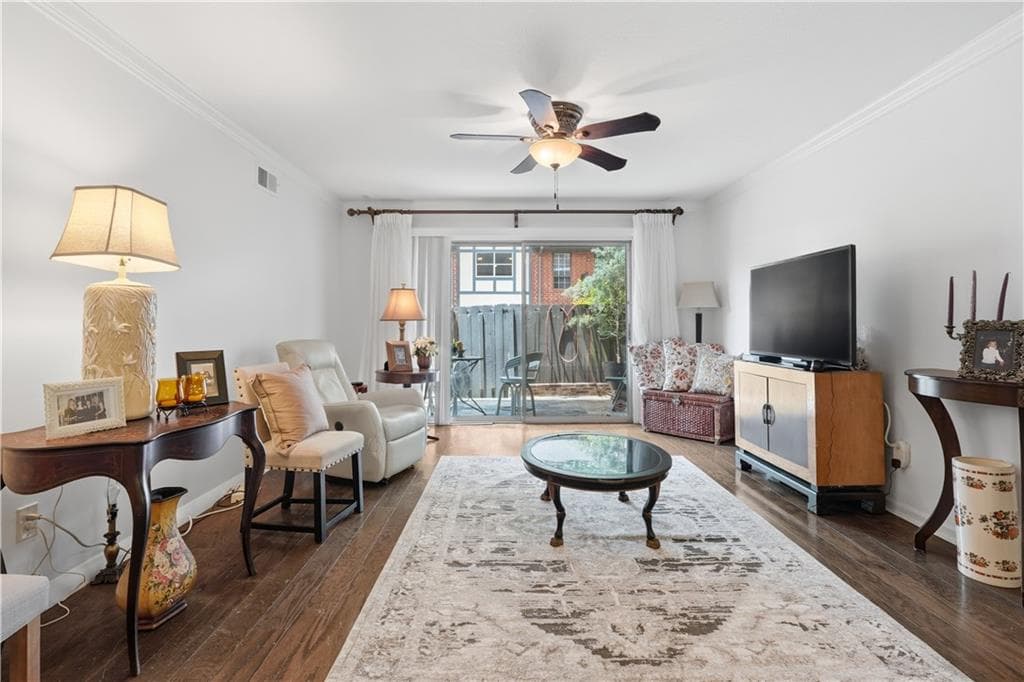 1 bedroom, 1 bathroom, 797 sq ft condominium for sale at 6851 Roswell Road B3, Atlanta, GA 30328 — photo 4