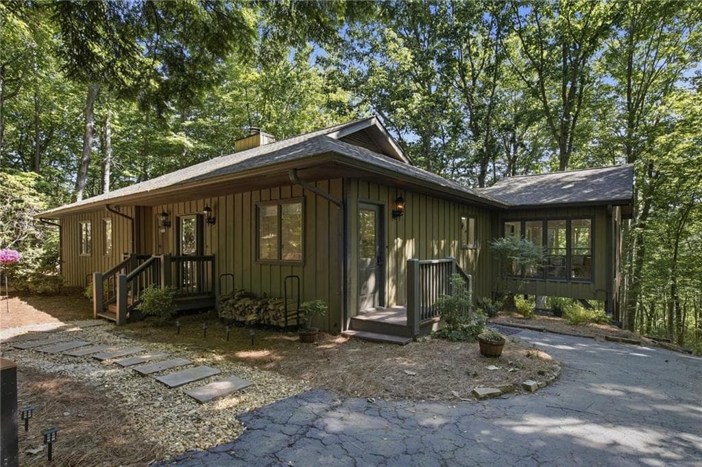 4 bedroom, 4 bathroom, 3,607 sq ft single family residence for sale at 2630 Wilderness Parkway, Big Canoe, GA 30143 — photo 4