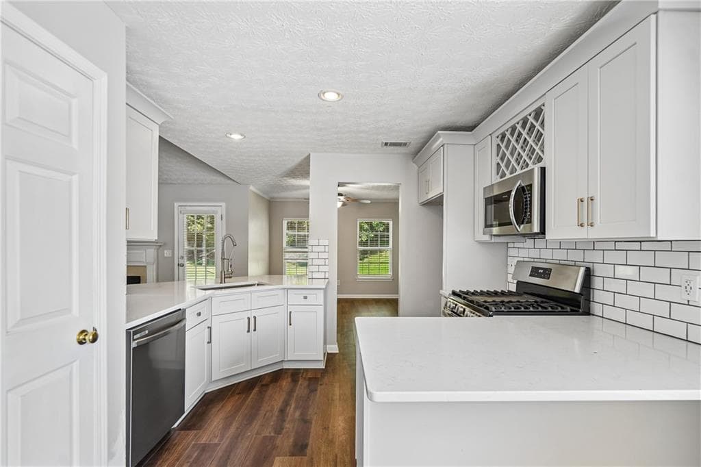 3 bedroom, 2 bathroom, 1,856 sq ft single family residence for sale at 2213 Skylar Leigh Drive, Buford, GA 30518 — photo 2