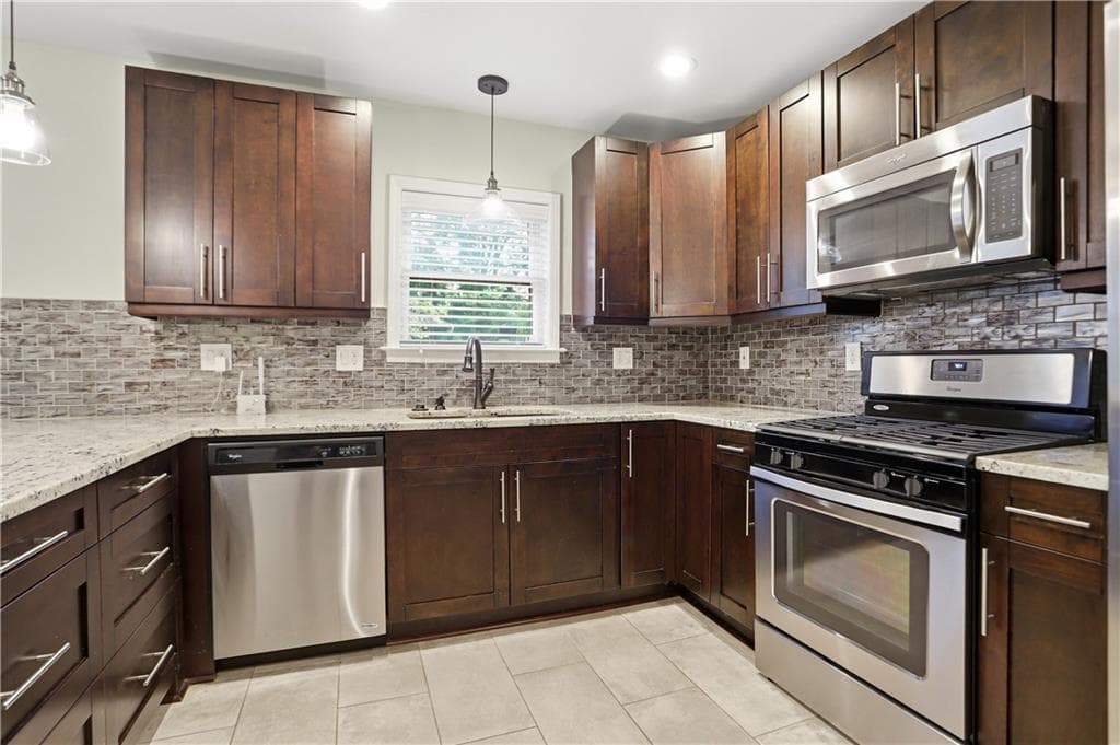 3 bedroom, 3 bathroom, 2,856 sq ft single family residence under contract at 1985 Capri Drive, Decatur, GA 30032 — photo 2