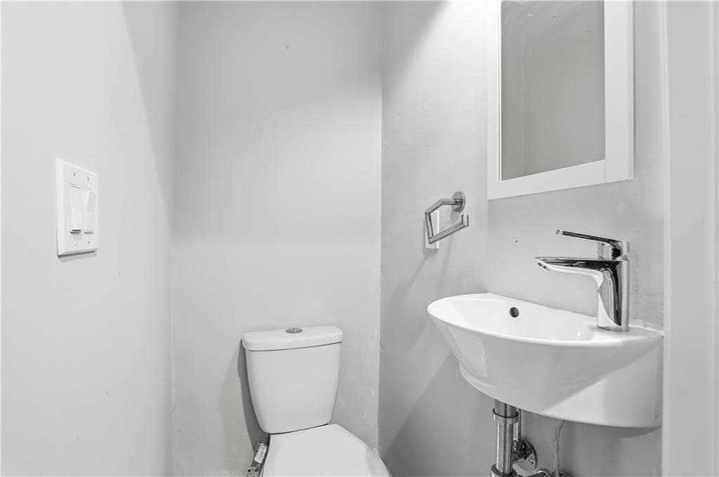 3 bedroom, 3 bathroom, 2,856 sq ft single family residence under contract at 1985 Capri Drive, Decatur, GA 30032 — photo 6