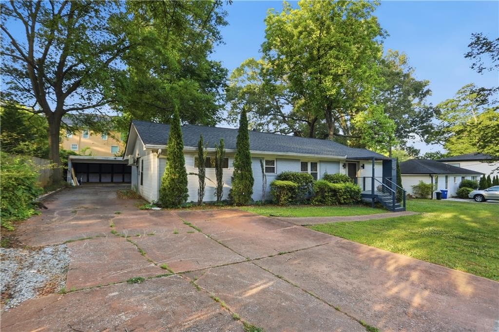 3 bedroom, 3 bathroom, 2,856 sq ft single family residence under contract at 1985 Capri Drive, Decatur, GA 30032 — photo 8
