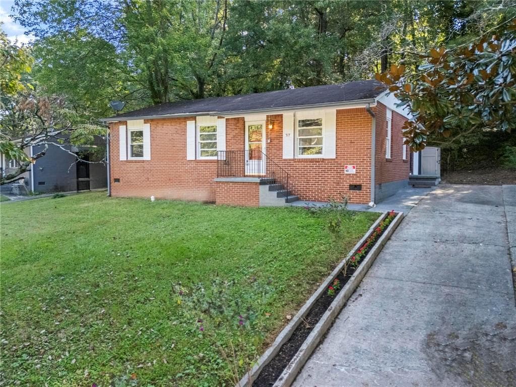 4 bedroom, 2 bathroom, 1,638 sq ft single family residence for rent at 317 Argus Circle, Atlanta, GA 30331 for $1,750 a month — photo 3