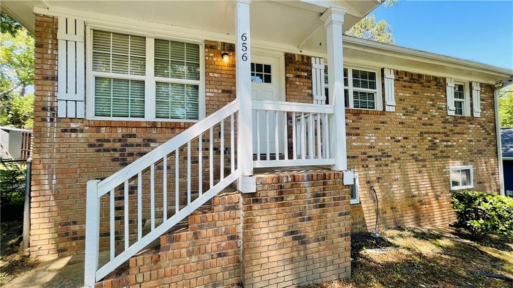 4 bedroom, 3 bathroom, 1,800 sq ft single family residence for sale at 656 Cedar Avenue, Atlanta, GA 30318 — photo 2