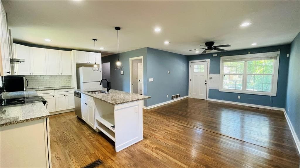 4 bedroom, 3 bathroom, 1,800 sq ft single family residence for sale at 656 Cedar Avenue, Atlanta, GA 30318 — photo 7