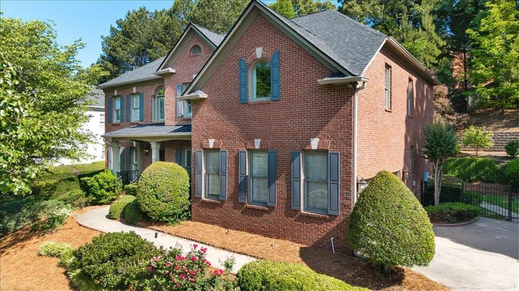 5 bedroom, 5 bathroom, 4,999 sq ft single family residence sold at 525 Woodmoore Court, Atlanta, GA 30342