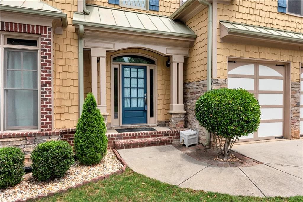 7 bedroom, 4 bathroom, 2,877 sq ft single family residence for sale at 2631 Village Chase Drive, Duluth, GA 30096 — photo 2
