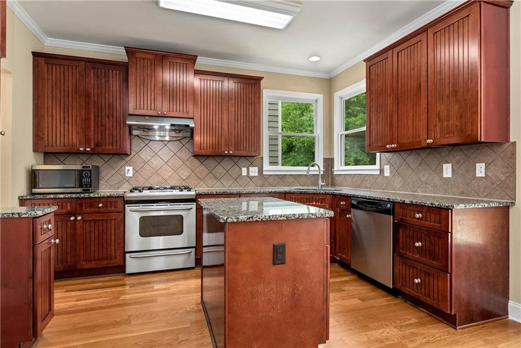 7 bedroom, 4 bathroom, 2,877 sq ft single family residence for sale at 2631 Village Chase Drive, Duluth, GA 30096 — photo 9