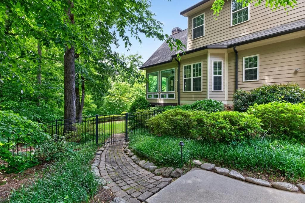 5 bedroom, 7 bathroom, 6,368 sq ft single family residence for sale at 18 Willow Place, Newnan, GA 30265 — photo 6